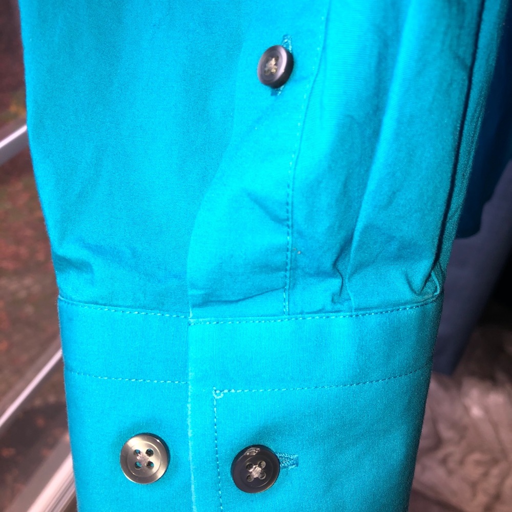 Express Button-up - Picture 3 of 3